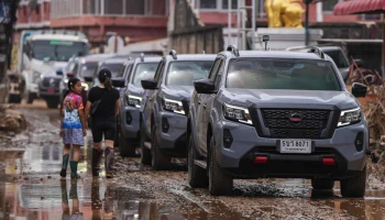 นิสสัน ประเทศไทย นำคาราวาน NISSAN NAVARA ร่วมมือผู้จำหน่าย นำน้ำใจช่วยชาวเชียงรายสู้ภัยน้ำท่วม