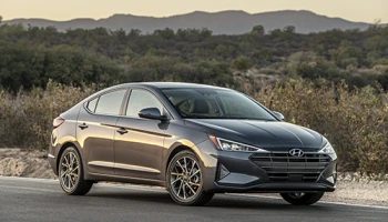 Hyundai Elantra 2019 Facelift ซีดานดีไซน์เฉียบจากแดนโสม