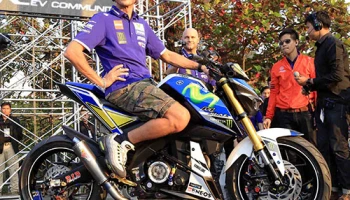 วาเลนติโน่ รอสซี่ พร้อมนักแข่งระดับโลกทีมยามาฮ่าร่วมงาน Rev Community