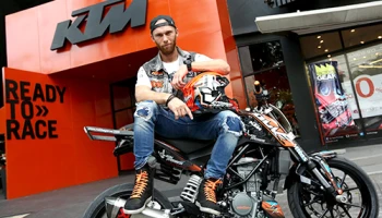 Burn Rubber ดึง "Rok Bagoros" โชว์ขี่มอเตอร์ไซค์ผาดโผนครั้งแรกในไทย!