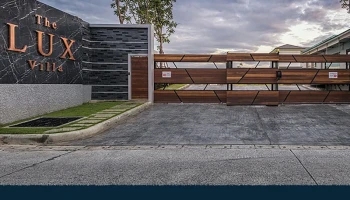 เดอะ ลักซ์ วิลล่า (The Lux Villa)