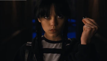 WEDNESDAY ไม่ได้มาเล่นๆ! เขย่าชาร์ตทะยานขึ้นอันดับ 1 บน Netflix Top 10 ขโมยหัวใจพร้อมตกแฟนชาวไทยและทั่วโลกสนั่น สตรีมพร้อมกันทั่วโลกทาง Netflix เท่านั้น