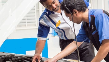 ผู้บริหารระดับสูงเชฟโรเลต "ใส่ใจ" ลงมือปฏิบัติงานจริงที่ศูนย์บริการ ในกิจกรรม "เชฟโรเลต เดย์"