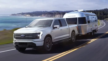 2022 Ford F-150 Lightning EV รถที่ประธานาธิบดี Biden ถึงกับร้องว่า "this sucker is quick"