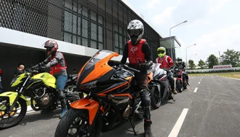 ทดสอบมอเตอร์ไซค์ Honda CRF250 Rally และ 500 Series