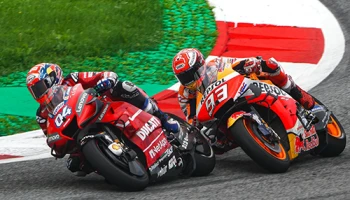 Dovi เฉือนแซง Marquez ที่โค้งสุดท้าย คว้าชัยที่ออสเตรีย
