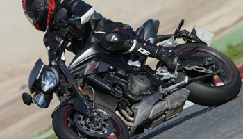 Triumph Street Triple 765 ใหม่ล่าสุด กับภาพชุดการทดสอบ