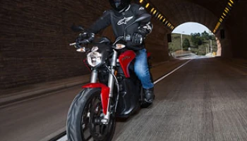 รถมอเตอร์ไซค์ไฟฟ้า ZERO SR สุดเจ๋ง 0 - 100 กม./ชม. แค่ 3.3 วินาที!