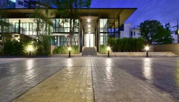 เดอะ ลิฟวิ่ง พลัส อีสเทิร์นซีบอร์ด (The Living Plus Eastern Seaboard)