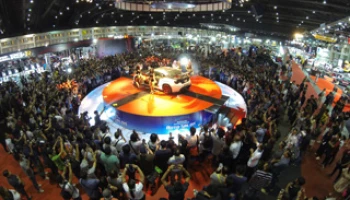 ค่ายรถดังพาเหรดนำรถรุ่นแต่งพิเศษโชว์ใน บางกอก ออโต ซาลอน 2015