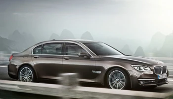 BMW 730Ld รถสุดหรูที่โรงแรมพลาซ่า แอทธินี ไว้วางใจเพื่อรับรองลูกค้า VIP