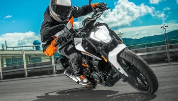 KTM Duke 250 ปี 2017 ใหม่ พลัง 1 สูบ 31 แรงม้า พร้อมอาละวาดแล้ว