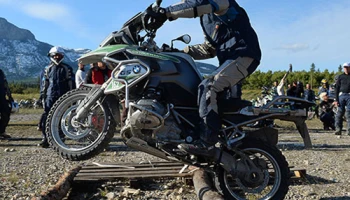 บีเอ็มดับเบิลยู มอเตอร์ราด กวาดยอดขายปี 58 พุ่งขึ้น 83 %