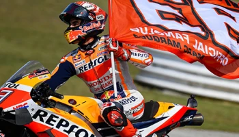 Marquez กลับมาทวงบัลลังก์แชมป์ หลังสอนมวย Quartararo ที่ Misano