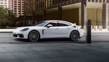 Porsche Panamera 4 E-Hybrid สปอร์ตไฮบริดขับเคลื่อน 4 ล้อ ใหม่