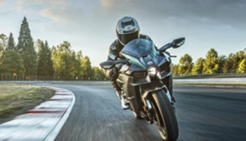 Kawasaki พร้อมบุก พร้อมลุย พร้อมทวงคืนพื้นที่สีเขียว ด้วยการปรับราคาในวันที่ 1 ก.ค. นี้