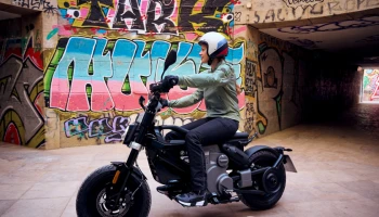 CE 02 ยนตรกรรมไฟฟ้าจาก BMW Motorrad เพื่อชีวิตคนเมือง กับราคาจำหน่ายที่ 479,000 บาท