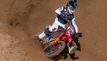 ทิม ไกเซอร์ ทวงบัลลังก์จ่าฝูง! หลังพา Honda CRF450R โชว์สมรรถนะคว้าดับเบิ้ลโพเดียม MXGP 2024 ที่ ลัตเวีย