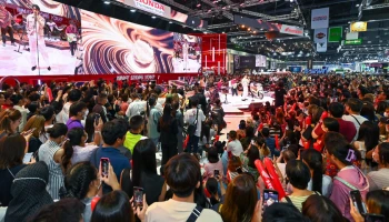 Honda จัดให้กับมินิคอนเสิร์ตจาก นนท์ ธนนท์ พร้อมแจกของจาก U-Box ถึงมือแฟนคลับ จนบูธแทบแตก!