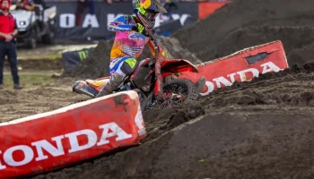 Honda CRF450R ที่ขับโดย เจ็ตต์ ลอว์เรนซ์ ผงาดคว้าชัย AMA Supercross สนามที่ 8 พร้อมปักหลักผู้นำตารางคะแนน