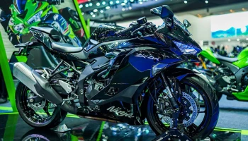 Kawasaki เปิดตัวรถจักรยานยนต์ Ninja ZX-4R รุ่นใหม่ในมอเตอร์โชว์ 2023
