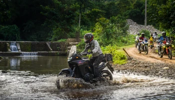 ฮอนด้าบิ๊กไบค์ พานักบิดสายลุยขี่ข้ามพรมแดนไทย-ลาว ในกิจกรรม XVENTURE : Beyond the Frontier