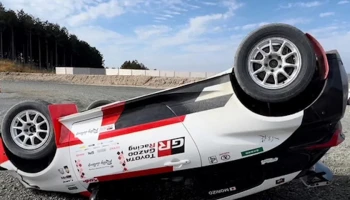 Akio Toyoda ประธาน Toyota ซิ่ง GR Yaris จนคว่ำ ด้วยตนเอง เพื่อเป็นตัวอย่างให้พนักงาน