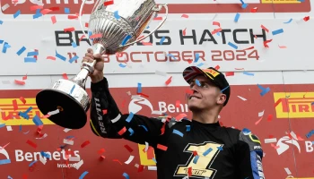 ไคล์ ไรด์ ดาวบิดสังกัด OMG GRILLA Yamaha Racing ควบ R1 เถลิงบัลลังก์ บริติช ซูเปอร์ไบค์ 2024