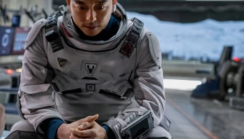 รักมากจนอยากไหว้! Netflix ชวนส่องนักแสดงเกาหลีรุ่นใหญ่ กับบทบาทสุดประทับใจจนอยากขอรดน้ำดำหัวช่วงสงกรานต์