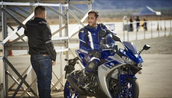 รถซูเปอร์ไบค์สายพันธุ์สปอร์ตในตระกูล R-Series