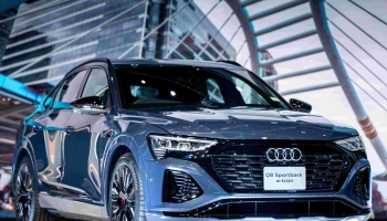 Audi เปิดตัวรถยนต์ไฟฟ้า Q8 e-tron ที่มาพร้อมเทคโนโลยีเจเนอเรชั่นล่าสุด เพื่อสร้างมาตรฐานใหม่ในกลุ่มพรีเมียมเซกเมนต์ กับ 4 ทางเลือก ในราคาเริ่มต้นที่ 4.69 ล้านบาท