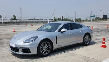 สัมผัส Porsche Panamera 4S ยานรบทางเรียบ 440 แรงม้า