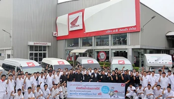 A.P.Honda จัดชุดใหญ่ไฟกะพริบช่วยชาวใต้ ส่งทีมช่างเปลี่ยนน้ำมันเครื่อง หัวเทียน ไส้กรอง ฟรี!