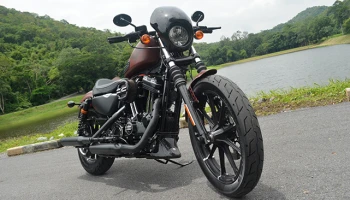 รีวิว Harley-Davidson Sportster Iron 883 (Screamin' Eagle) ดิบ เรียบ พร้อมทะยานไปข้างหน้า