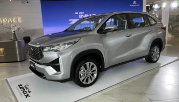 โตโยต้า Toyota Innova Zenix 2.0 HEV Smart ปี 2023