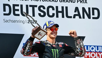 Quartararo คว้าชัยที่ Sachsenring ทำคะแนนสะสมทิ้งห่างขณะที่ Bagnaia พลาดล้มไปอย่างน่าเสียดาย