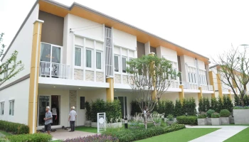 โกลเด้น ทาวน์ อ่อนนุช-ลาดกระบัง (Golden Town Onnut - Ladkrabang)