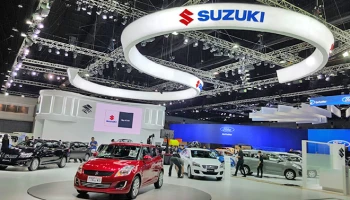 SUZUKI โดดเด่นในมอเตอร์โชว์ ด้วย Swift SAI สีม่วงสด