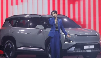 KIA แทคทีม เจฟ ซาเตอร์ จัดงานฉลองการทรานส์ฟอร์มแบรนด์และความสำเร็จของ The Kia EV5 ในงาน "Make A Bold Move With The Kia EV5"