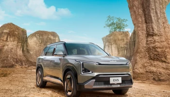 KIA แท็กทีม เจฟ ซาเตอร์ และ ททท. ชวนครอบครัวคนรุ่นใหม่สัมผัสประสบการณ์พิเศษจากการท่องเที่ยวในจุดหมายปลายทางสุด BOLD ผ่านแคมเปญสุดสร้างสรรค์ "THE BOLD JOURNEY"