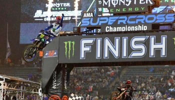 ทัพนักบิดสังกัด MONSTER ENERGY YAMAHA STAR RACING ฟอร์มหรูคว้าชัย AMA Supercross สนาม 3