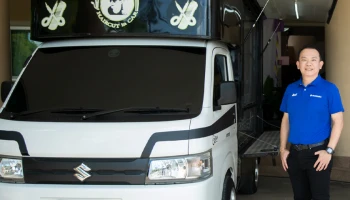 Suzuki เดินหน้าจัดกิจกรรมเพื่อสังคมต่อเนื่องเป็นปีที่ 3 ยกขบวน Carry Barber Truck ส่งความสุขแก่ผู้สูงอายุ พร้อมตอกย้ำภาพลักษณ์ รถคู่คิดธุรกิจ SME