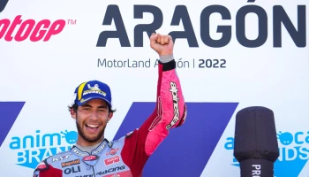 Bastianini เฉือน Bagnaia คว้าชัยที่ Aragon ขณะที่ Quartararo ชนกับ Marc Marquez จนต้องออกจากการแข่งขันตั้งแต่รอบแรก