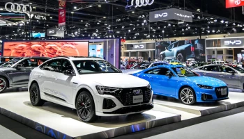 Audi จัดแสดงรถครอบคลุมหลากหลายเซกเมนต์ พร้อมอัดโปรฯแรง 3 ดีล สุดพิเศษ ดาวน์ 0 บาท พร้อมผ่อนดอกเบี้ย 0% หรือเลือกผ่อนดอกเบี้ย 0% สูงสุด 6 ปี หรือฟรีประกันภัยชั้นหนึ่ง 5 ปี ทีบูธในงาน Motor Expo 2023