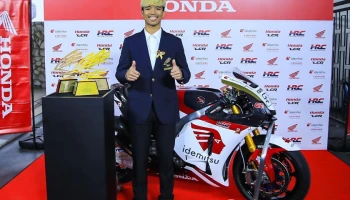 ก้อง-สมเกียรติ คว้ารางวัล นักกีฬาอาชีพชายดีเด่น 3 ปีซ้อน ทำสถิติเป็นนักกีฬาไทยคนแรกที่ทำได้