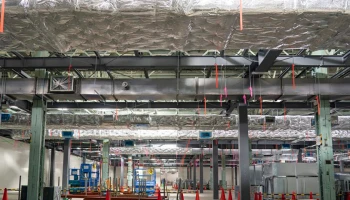 Nissan แสดงสายการผลิตในขั้นทดลองของ all-solid-state battery ที่อยู่ระหว่างการก่อสร้างในญี่ปุ่น เพื่อส่งเสริมการพัฒนานวัตกรรมของเทคโนโลยีการผลิตแบตเตอรี่