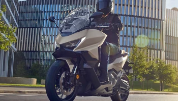 Honda พลิกประสบการณ์ขับขี่! เผยโฉมเทคโนโลยี DCT เวอร์ชันอัปเกรดล่าสุดใน 750 Series ขับขี่ลื่นไหล ควบคุมได้อย่างมั่นใจยิ่งขึ้น