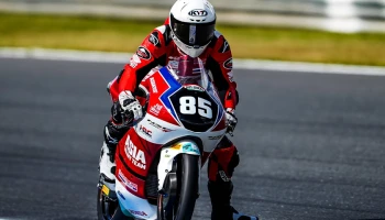 ไม้คิว-เกียรติศักดิ์ ดาวรุ่งจาก ฮอนด้า เรซซิ่ง ไทยแลนด์ ประเดิมเก็บแต้มสนามแรก! ในศึก เอฟไอเอ็ม จูเนียร์จีพี เวิลด์ แชมเปี้ยนชิพ 2025 ที่โปรตุเกส