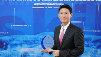 ซัมซุงรับโล่ประกาศเกียรติคุณจากกระทรวงแรงงาน ขยายความร่วมมือจัดคอร์สยกระดับช่างสาขาการซ่อมบำรุงโทรศัพท์เคลื่อนที่ซัมซุง