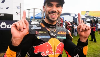 Oliveira ฝ่าฝนใน Thai GP เอาชนะคู่ทีมเมทจาก Ducati Lenovo Team ด้านคะแนนสะสม Quartararo โดน Bagnaia ไล่ตามห่างเพียง 2 แต้ม
